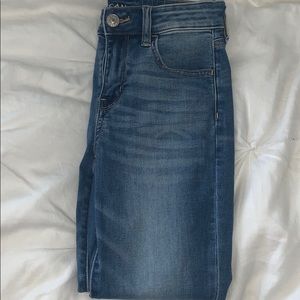Solid American Eagle skinny jeans size 4 short